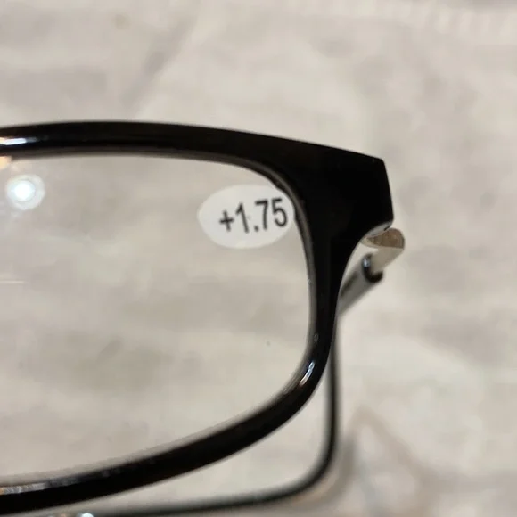 MEN/WOMEN readers click in the middle/I-hav 2/1.75 both blk,3/ 1.25 brown,2/1.00 - Picture 2 of 5